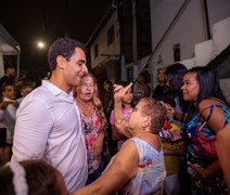 Prefeito JHC entrega nova iluminação em led na Grota das Piabas, no Jacintinho