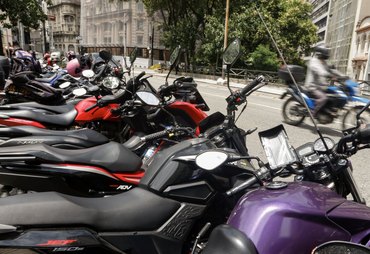 Trabalhador por aplicativo ganha mais, porém tem jornadas mais longas