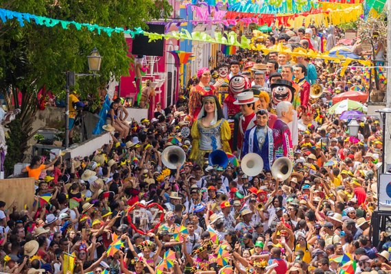 Carnaval 2026 atinge recorde de receitas e movimenta turismo em todo o país