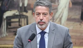 Lira vira a chave, esquece JHC e articula bloco forte na oposição