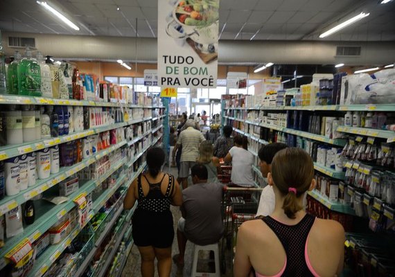 Confiança do empresário do comércio cai 0,8% de abril para maio