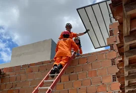 CBMAL resgata trabalhador preso em telhado