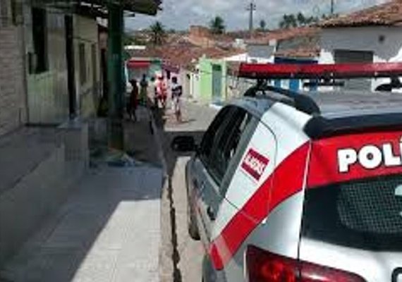 Jovem é preso com mais de 200 gramas de maconha e pistola da marca Taurus