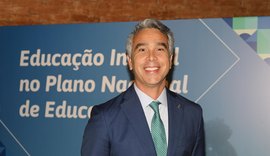 Presidente da bancada da educação, deputado Rafael Brito lidera debate e ações para 2025