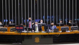 Câmara aprova projeto de lei que torna escolas serviços essenciais