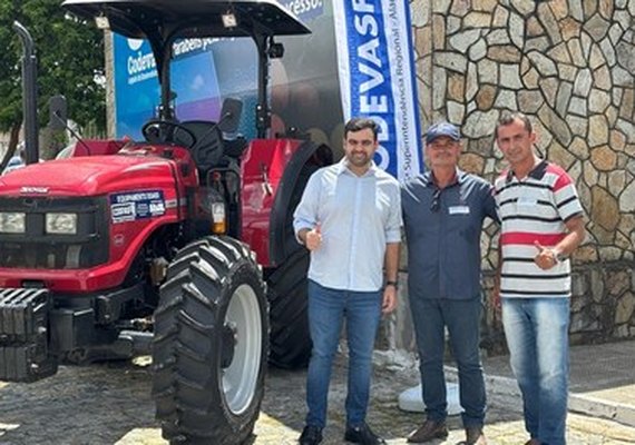 Codevasf entrega equipamentos agrícolas para impulsionar a agricultura familiar em Alagoas