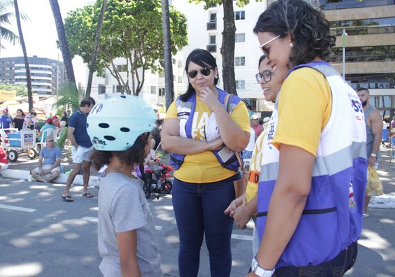 Detran/AL promove ação educativa na Rua Fechada