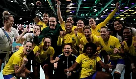 Brasil vence e avança às quartas do handebol feminino