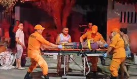 Incêndio atinge residência no Prado e deixa morador ferido