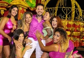 Casado com 6 mulheres, Arthur O Urso é pedido em casamento em outdoor