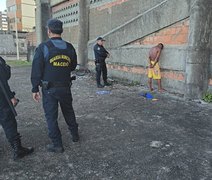 Homem é preso em flagrante após assaltar e agredir mulher em Maceió