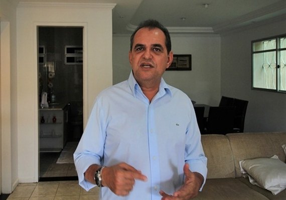 Valdo Sandes deixa cargo no TCE para disputa como vice-prefeito em Delmiro Gouveia