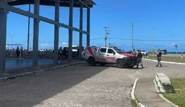 Tiros em quadra de esportes deixam dois homens feridos na orla de Maceió