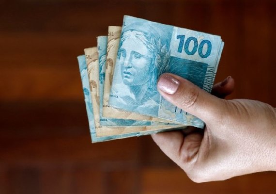 Governo  antecipa salários e injeta R$ 600 milhões na economia