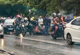 Motociclista cai na Avenida Fernandes Lima e é socorrido com fratura exposta