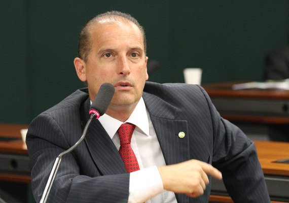 Bolsonaro recria Ministério do Trabalho e nomeia Onyx como titular da pasta