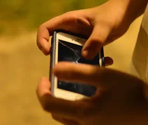 França aprova lei que proíbe redes sociais para menores de 15 anos