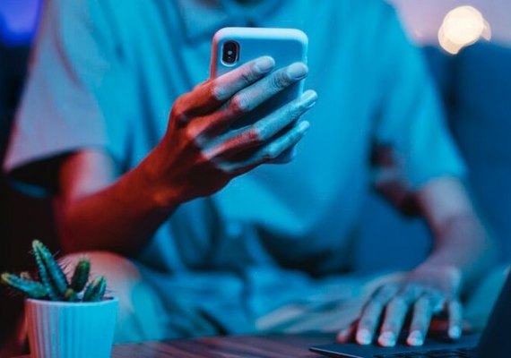Uso excessivo de telas impacta saúde dos olhos, da mente e da pele, alertam especialistas