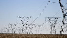 Consumidores poderão escolher fornecedor de energia elétrica a partir de 2028
