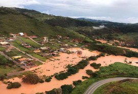 Fortes chuvas causam alagamento e desmoronamentos em cidade de MG