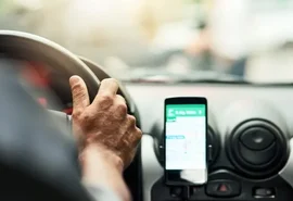 Passageiro acusa motorista de roubo após vomitar em carro e pagar R$ 300