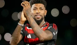 Flamengo recebe proposta milionária do Aston Villa por lateral Emerson Royal