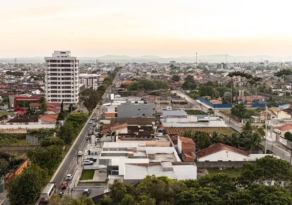 Em AL, mulher é detida por familiares após esfaquear jovem e tentar agredir a avó