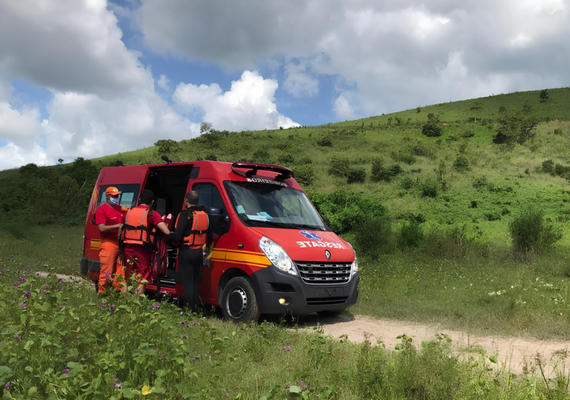 Bombeiros atendem feridos em colisão entre motos em Maragogi