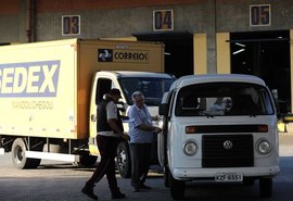 Greve dos caminhoneiros faz Correios suspenderem envio de Sedex