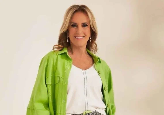 Helô Pinheiro revela sua verdadeira idade e deixa todos em choque