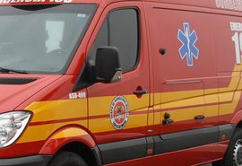 Acidente envolvendo carro e motocicleta deixa homem ferido em Maceió