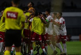 CRB vence Grêmio com destaque para o goleiro Diogo Silva, autor de dois gols
