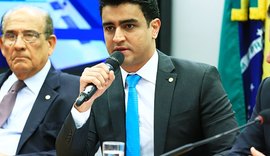 JHC diz que não vai responder às críticas de Davi Filho