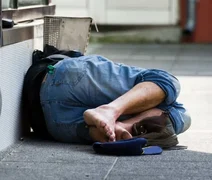 Homem é atacado a pauladas e sofre tentativa de homicídio no Centro de Maceió