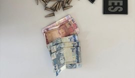 Polícia Militar apreende drogas e prende foragido da Justiça em Arapiraca