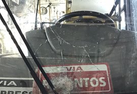 Veleiro denuncia violência à funcionários em protesto