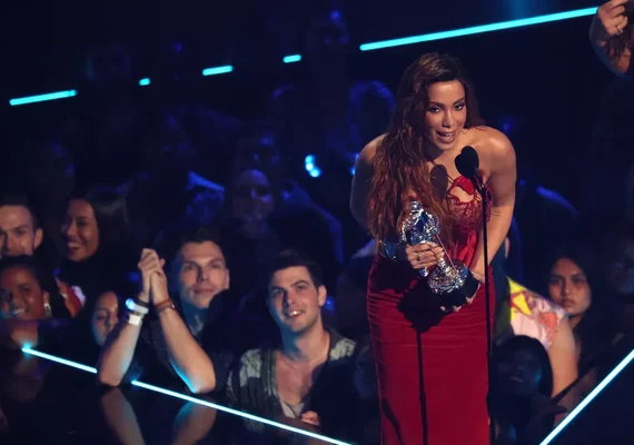 ‘Envolver’: Anitta vence prêmio no VMA de Melhor Música Latina