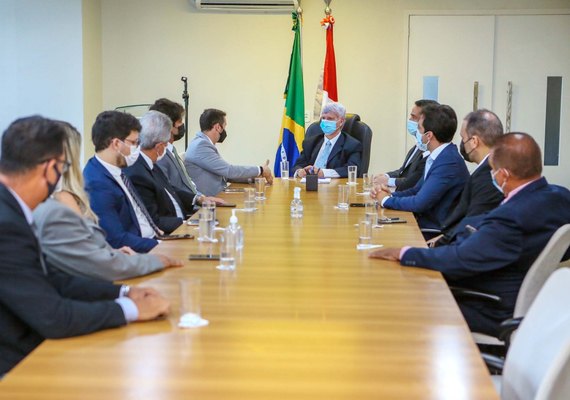 Governador em exercício dialoga com deputados estaduais