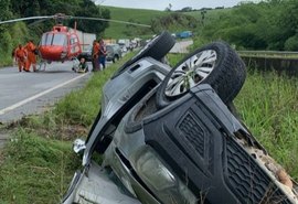 Homem fica preso às ferragens após capotamento em Rio Largo