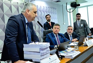 Deputados acionam PF e acusam Alfredo Gaspar de estupro; parlamentar nega e reage