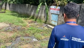 Fiscalização flagra lançamento de esgoto em riacho no Jardim Petrópolis