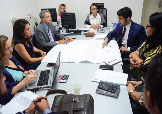 MPT e MPE firmam acordo judicial para construção de creche na Orla Lagunar