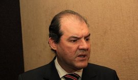 Renan Filho aposenta Cícero Amélio, ex-presidente do TCE