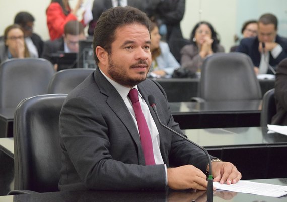 Faz parte do pacote de secretário dar satisfação ao povo, afirma Marcelo Victor