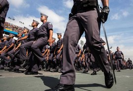 Existem muitos gays na PM, diz soldado ameaçado por beijar rapaz