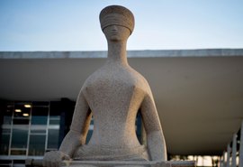 Tribunais estaduais pagam supersalários a juízes, mesmo após decisão do STF