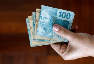 Governo  antecipa salários e injeta R$ 600 milhões na economia