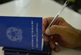 Pedidos de seguro-desemprego chegam a 960 mil em maio