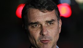 Flávio Bolsonaro admite cobrança a Vorcaro, mas nega crime