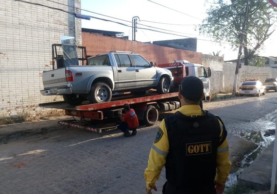 Agentes da SMTT coíbem estacionamento irregular